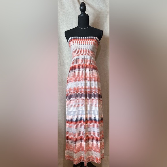 Cynthia Rowley Dresses & Skirts - Cynthia Rowley•strapless maxi dress•size xs•Rayon blend•multi-color/coral